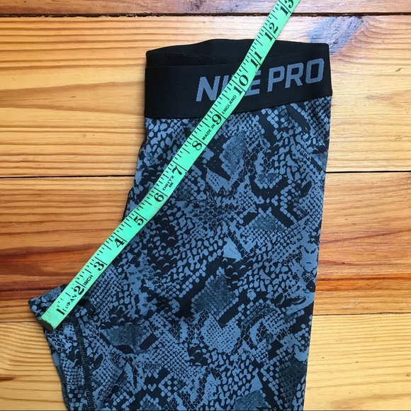 Nike Pro Gray Snakeskin Capris Leggings, EUC, M - Picture 8 of 15
